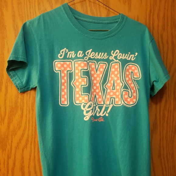 Very cute, turquoise short sleeve graphic t with "I'm a Jesus loving Texas girl" - Picture 1 of 4